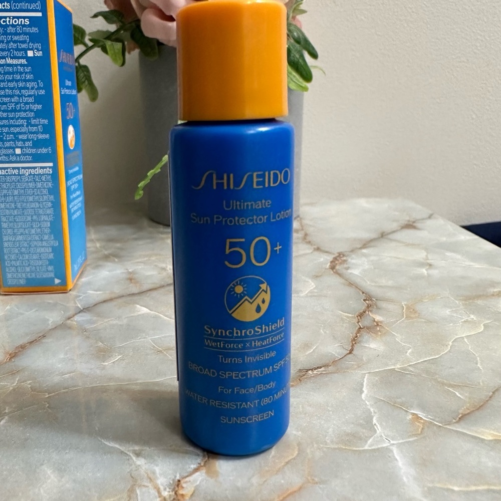 Shiseido Ultimate Sun Protector Lotion SPF 50+ Sunscreen - Travel size - Picture 5 of 6